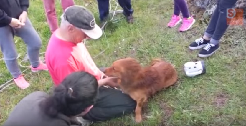 Nacho, junto a su perro, Chuy
