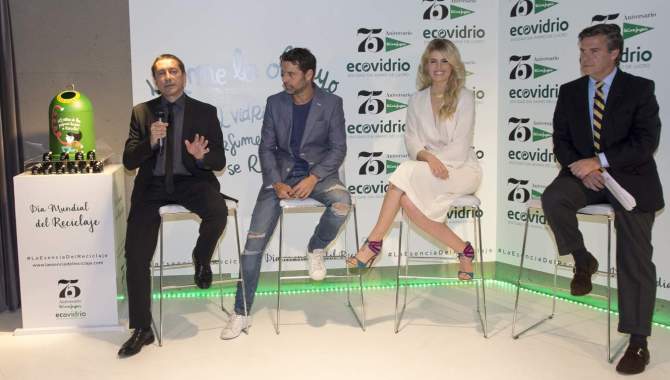 De izda a dcha, Francisco Núñez de ECI, David Ascanio, Adriana Abenia y Borja Martiarena