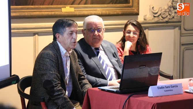Participantes en la conferencia de la Casa Lis. Foto: Alberto Martín