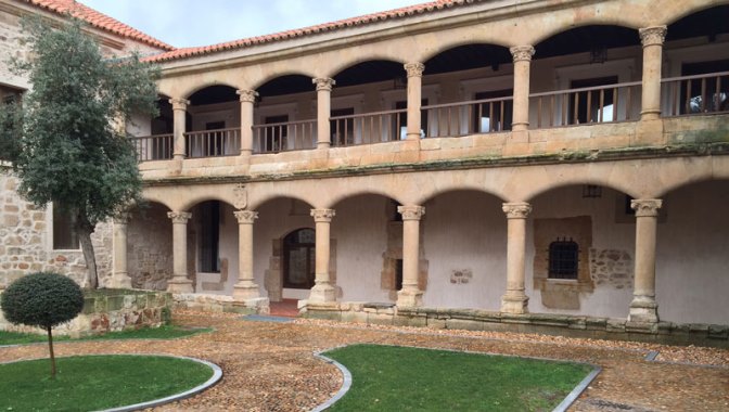 Jardines de la Enfermería del Convento de San Esteban.