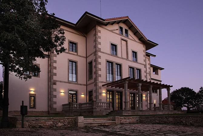 Fachada principal de la Posada 4* El Cuartón de Inés Luna