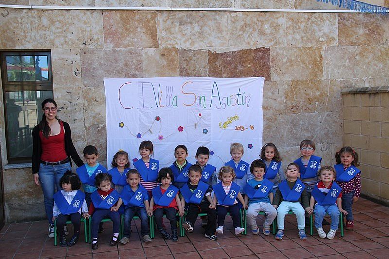 La fiesta acogió la ceremonia de graduación de los mayores de La Villa