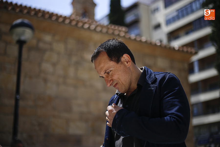 Amador González de la Nava meditando uno de sus movimientos (Foto de Álex López)