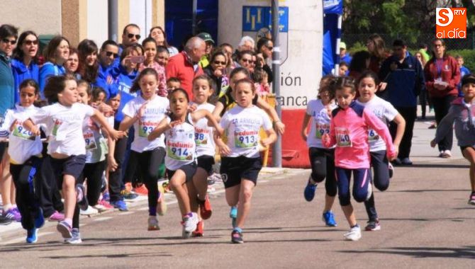 Los niños fueron protagonistas en la Carrera Popular de Monterrubio de la Armuña