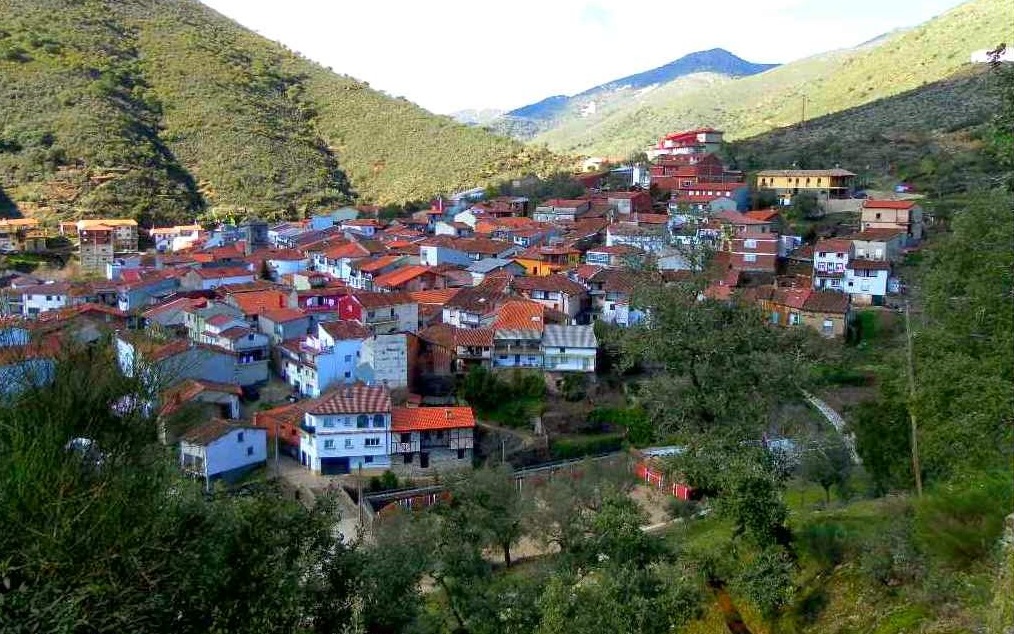 Panorámica del municipio serrano de Valero