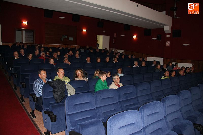 Donantes en el teatro del centro cultural en una entrega de medallas anterior.