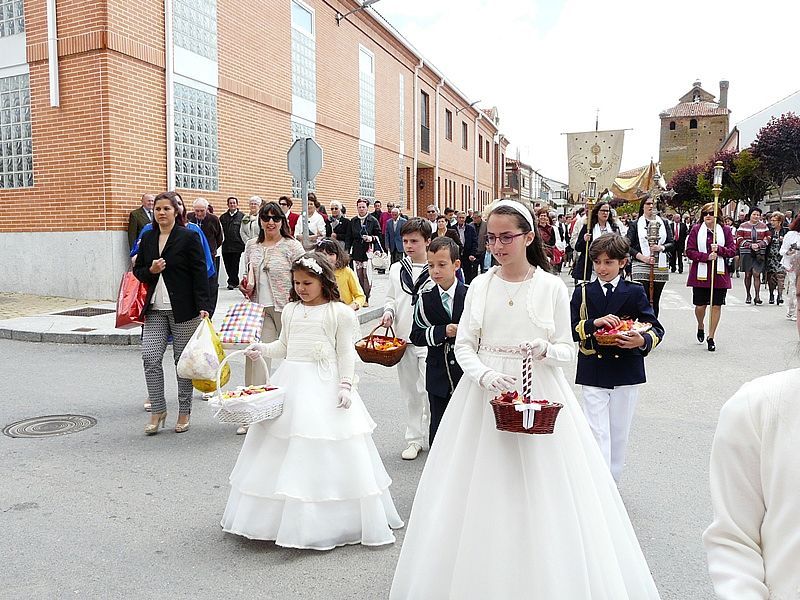 La pureza del blanco abrió la colorida mañana de Villoria | Fotos: Mercedes Corredera