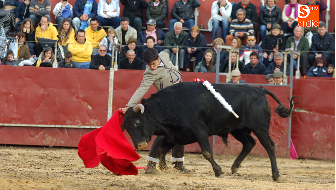 Manuel de Diosleguarde fue arropado por sus vecinos que vieron en el un futuro torero/ Foto: Adrián Martín