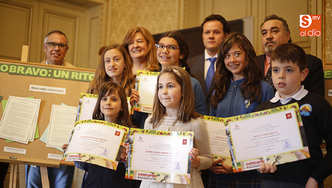 Alumnos premiados en el concurso (Foto de Álex López)