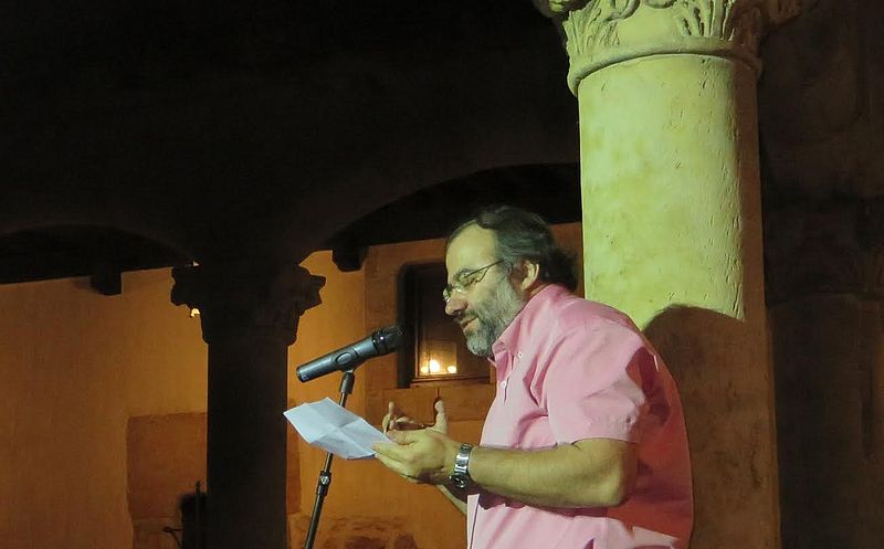 Alfredo Pérez Alencart durante su lectura