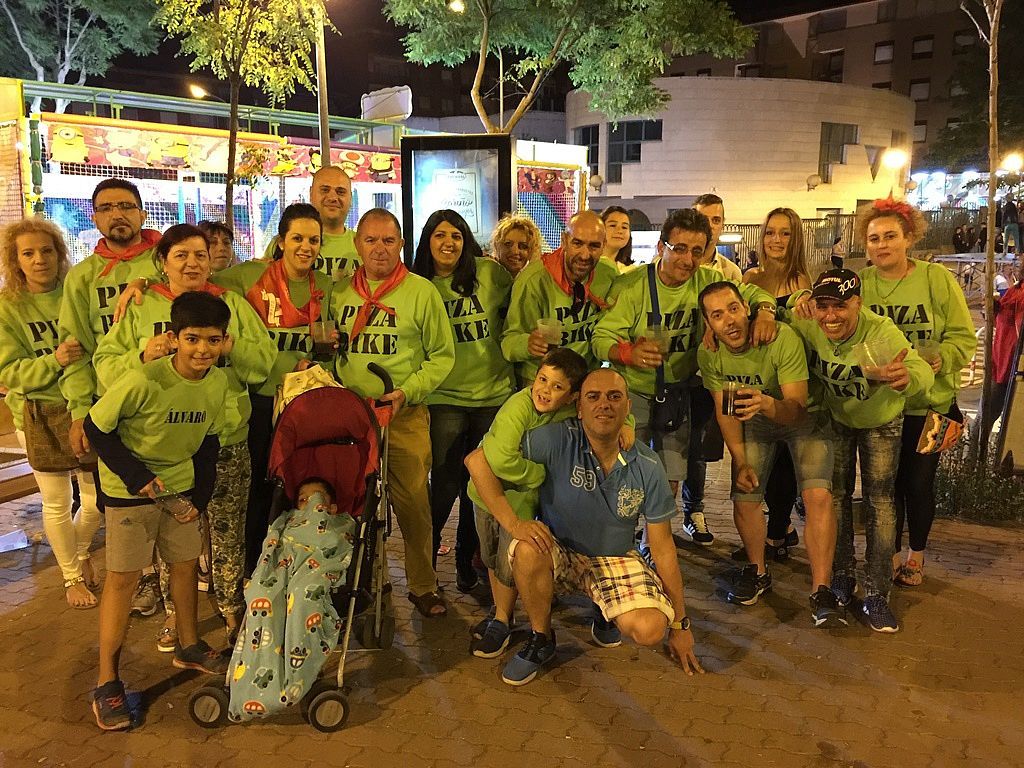 Las peñas de Pizarrales dan mucha vida a las fiestas