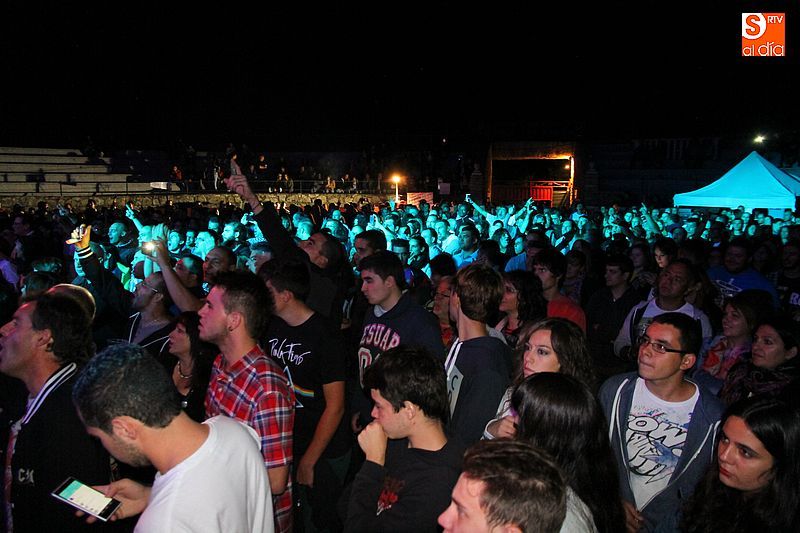 Cientos de personas acuden cada año a disfrutar de la música rock en Los Santos.