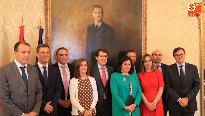 El alcalde, con los representantes de las entidades bancarias. Fotos: Alberto Martín