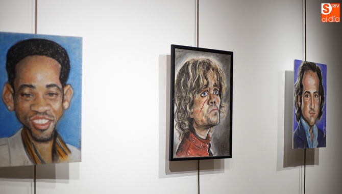 Caricaturas de Elena Fidalgo, en el Espacio Joven. Fotos: Alejandro López