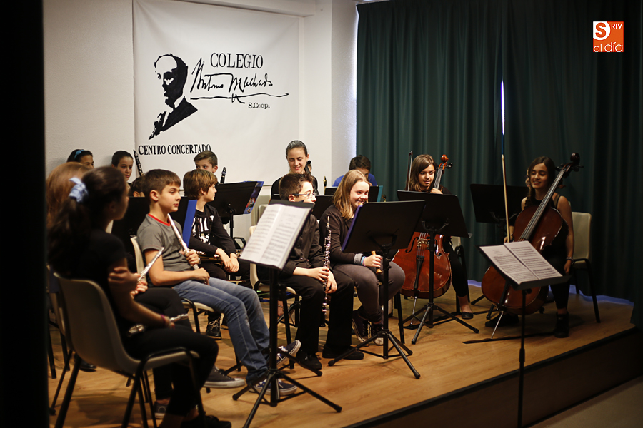 Música para despedir las fiestas del colegio. Fotos: Alejandro López