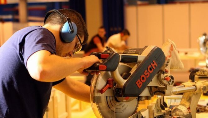 El paro baja en Salamanca en 1.077 personas