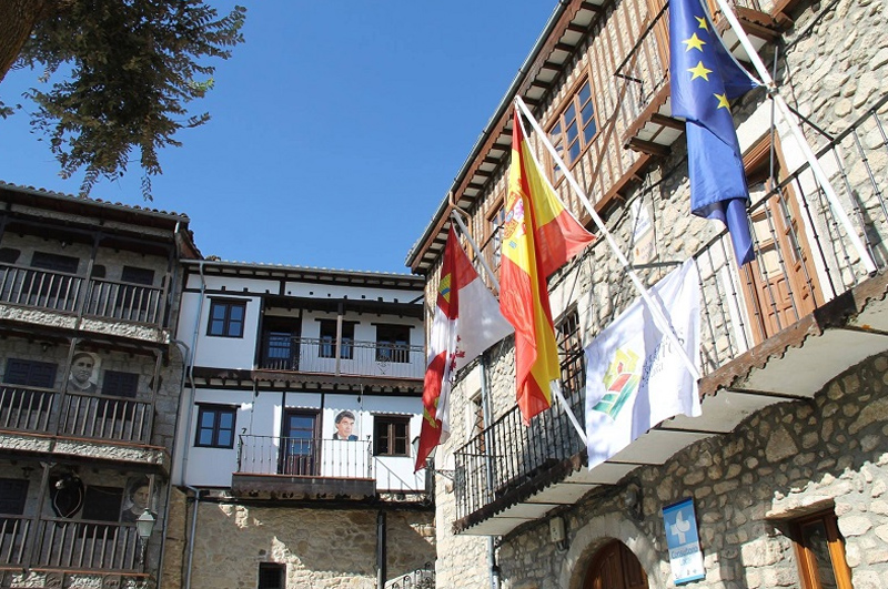 Las calles de Mogarraz son un gran atractivo para los artistas. Foto: Ayto. Mogarraz.
