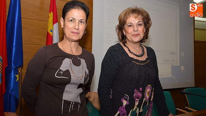 Belén Bernal, presidenta de la Asociación de Diabéticos de Salamanca, a la derecha