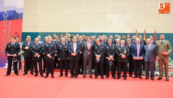 Los galardonados posaron al final del acto / Foto de Alberto Martín
