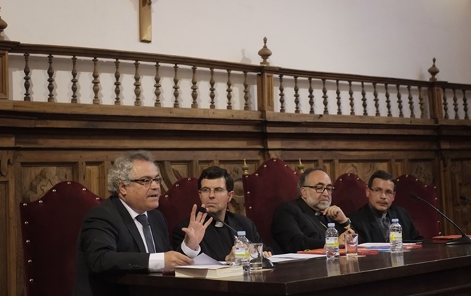 Conferencia del profesor de la Universidad Pontificia Comillas, Santiago Madrigal