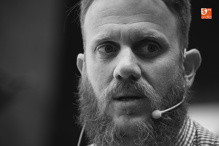 Ramiroquai, organizador del Festival Arnette O Marisquiño, en la Casa de las Conchas / Foto de Alejandro López