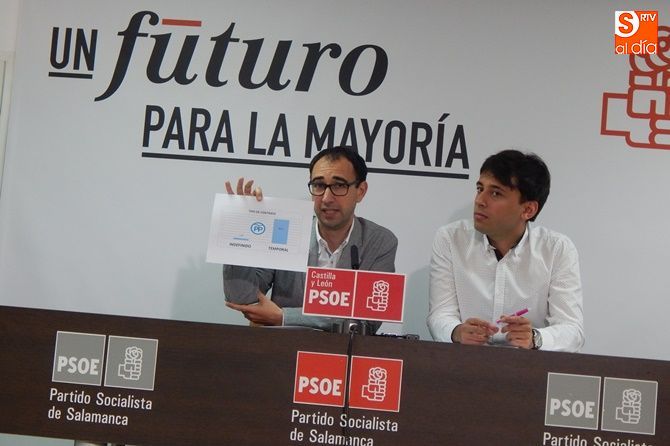 David Serrada, mostrando un gráfico con datos de contratos, y Fran Díaz