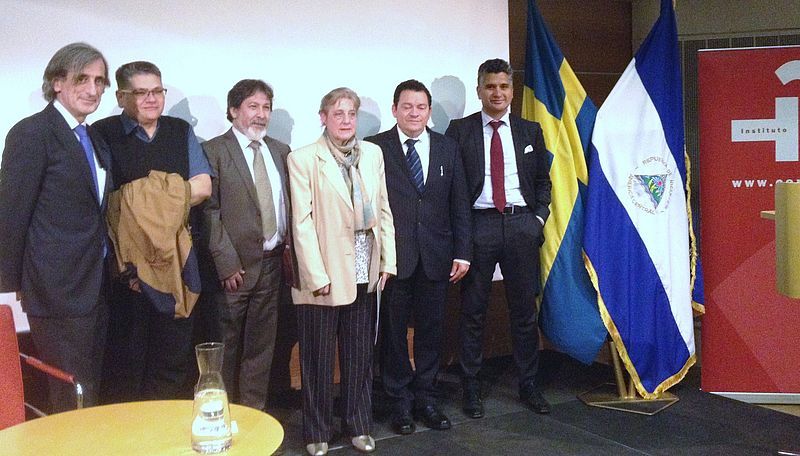 Ruiz Barrionuevo, acompañada por representantes culturales y diplomáticos