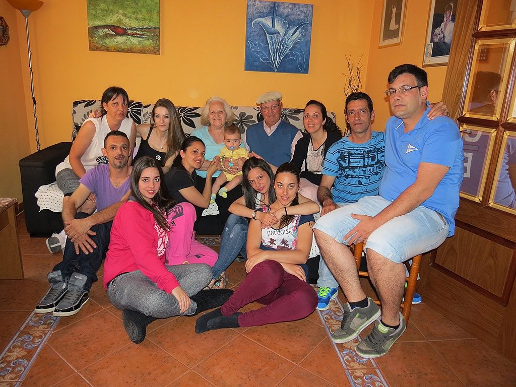 Bernardo y Juliana, con algunos de sus hijos, nietos y bisnietos | Fotos: Mercedes Corredera