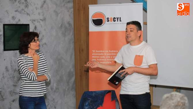 Un momento de la charla debate que se celebró en Artilugio Estudio