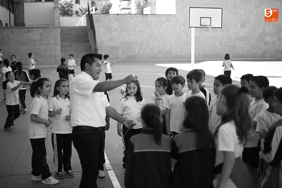 La mejor peonza del mundo hace las delicias en Las Esclavas