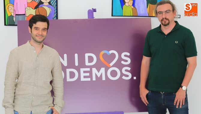 Pablo Bustinduy y Jorge Lago, antes de iniciar la charla en El Charro. Foto: Alberto Martín