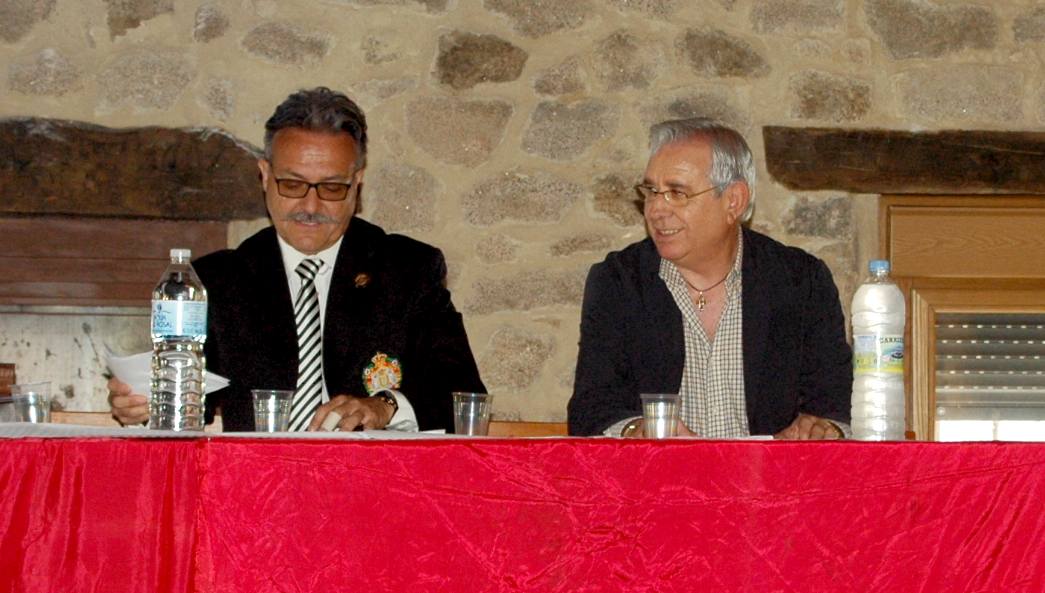 Francisco Alberto Calleja, senescal de la Orden, junto a Francisco Alonso, alcalde de Cipérez
