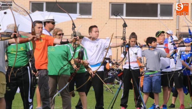 Momento de una de las series de lanzamientos del Campeonato de Tiro con Arco en Las Pistas