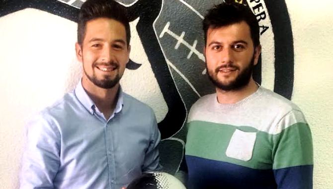 Vitolo, junto a Astu, tras la firma de renovación con Unionistas CF