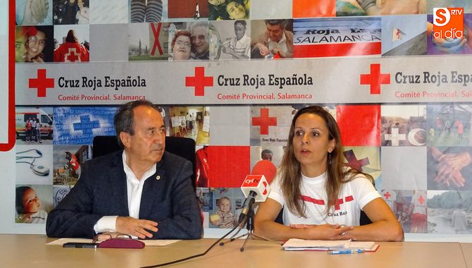 El presidente provincial de Cruz Roja, Jesús Juanes, y Raquel Jiménez