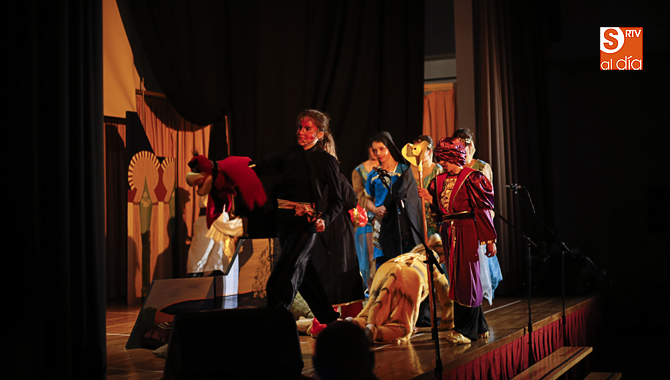 Representación del musical en el IES Fray Luis (Foto de Álex López)