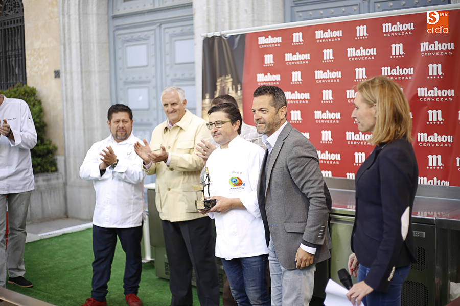Un momento de la entrega de premio al mejor pincho (Foto de Álex López)