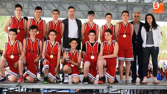 El IES Martínez Uribarri, en el podio de honor de los Juegos escolares 2015-2016