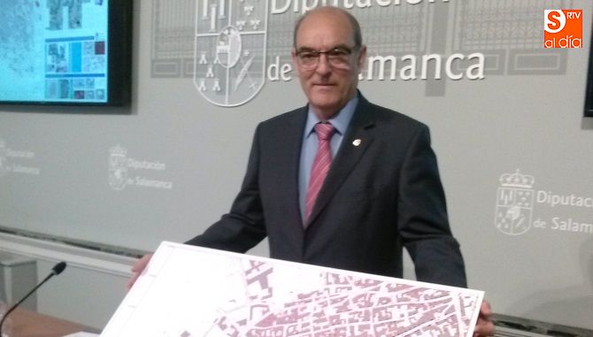 El diputatod Manuel Rufino presentando el nuevo programa