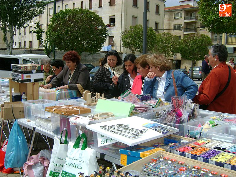 Imagen de uno de los primeros encuentros de encajeras realizados en Guijuelo.