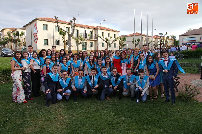 Los recién graduados vivieron una emotiva tarde entre profesores, familiares y compañeros.