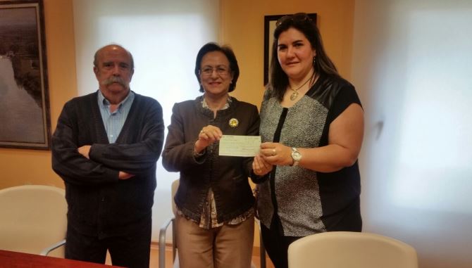Entrega del cheque al Comedor de los Pobres