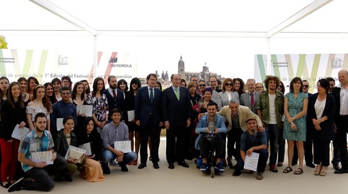 Fernández Mañueco y Galán con los premiados