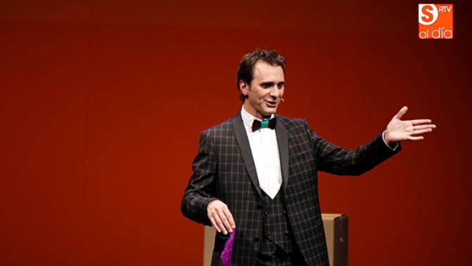 El mago Fernando García, en el Liceo. Fotos: Alejandro López