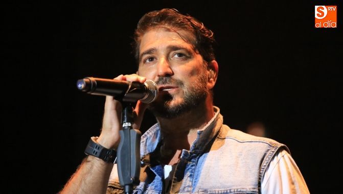 Antonio Orozco, durante su concierto en Salamanca. Fotos: Alberto Martín