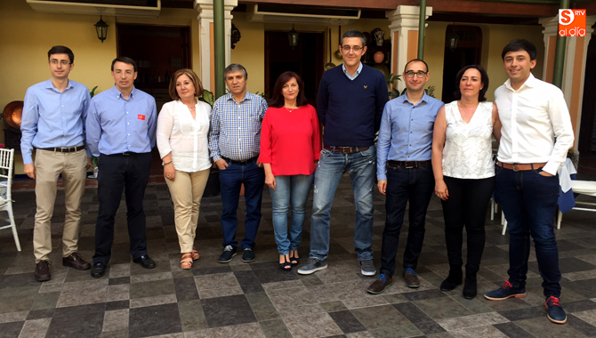 El candidato socialista Eduardo Madina mantenia una comida de hermandad este sábado en Peñaranda