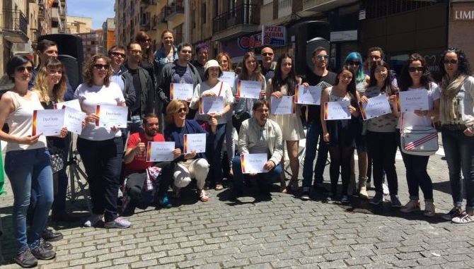 Los premiados posan con sus diplomas