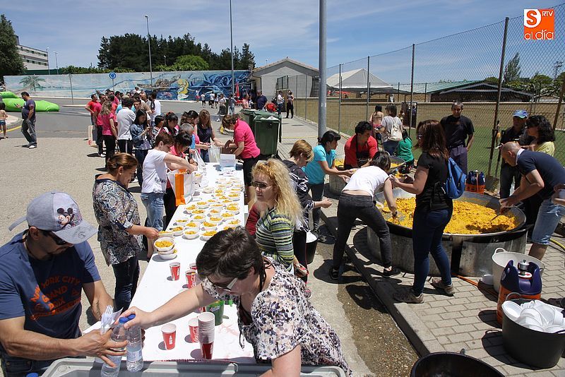 La bajada de las piscinas acogió un año más la celebración de la convivencia escolar.