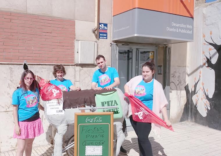 Los pizarraleños lucen las camisetas de las peñas a las puertas de SALAMANCArtv AL DÍA / Creadsa