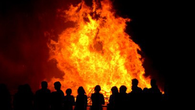 Este jueves, en la plaza de Vidal tendrán una hoguera virtual